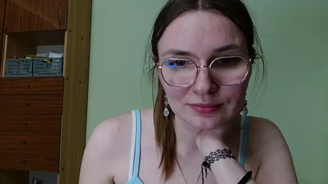 LooveELLYx online show from 04.15.26