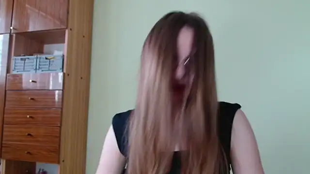 LooveELLYx online show from 04.20.26