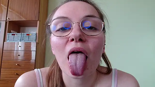 LooveELLYx online show from 05.22.26