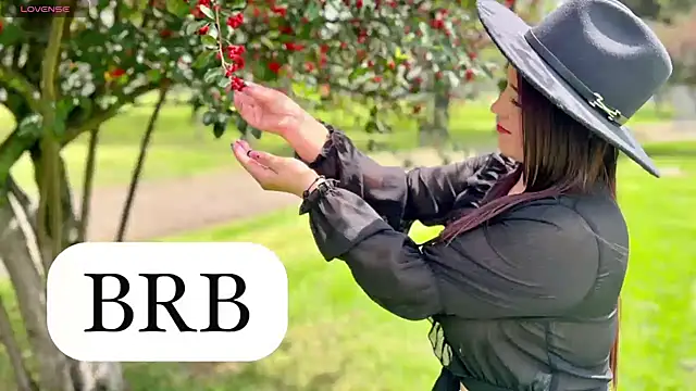 Snapshot of kamila_flower chatting on 09.20.25 kamila flower online show from 09.20.25