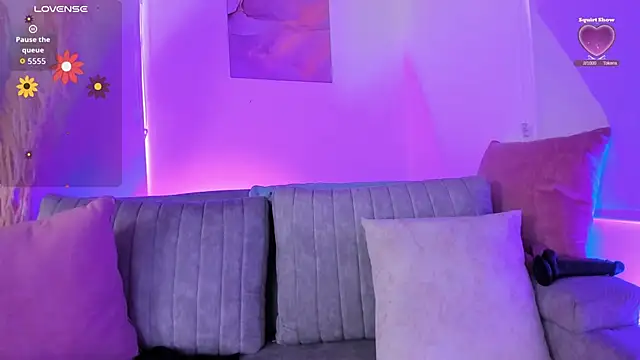 Snapshot of kamila_flower chatting on 10.10.25 kamila flower online show from 10.10.25