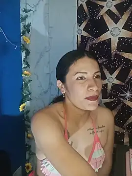 Snapshot of karinnahotdirty chatting on 05.20.26 karinnahotdirty online show from 05.20.26