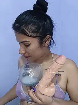 Snapshot of karinnahotdirty chatting on 05.22.26 karinnahotdirty online show from 05.22.26