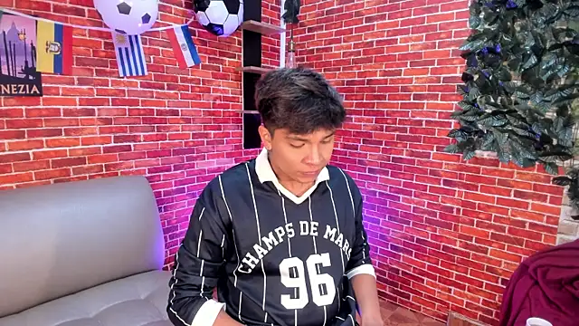 Snapshot of Thiago_Kozak chatting on 06.19.26 Thiago Kozak online show from 06.19.26