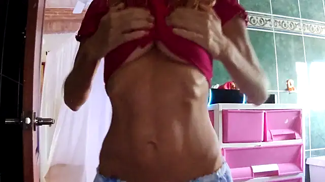 Snapshot of LunaNatural chatting on 10.15.25 LunaNatural online show from 10.15.25