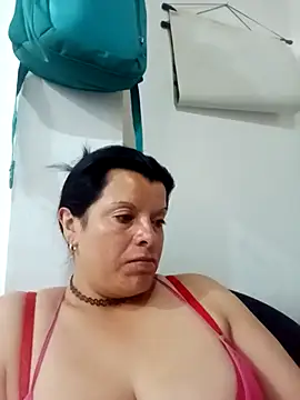 Snapshot of Hanna_Kieran chatting on 10.13.25 Hanna Kieran online show from 10.13.25