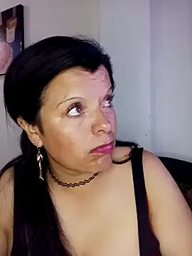 Snapshot of Hanna_Kieran chatting on 10.20.25 Hanna Kieran online show from 10.20.25