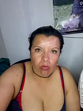 Snapshot of Hanna_Kieran chatting on 10.22.25 Hanna Kieran online show from 10.22.25