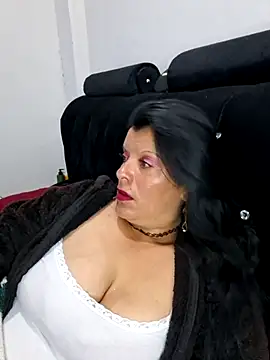 Snapshot of Hanna_Kieran chatting on 10.25.25 Hanna Kieran online show from 10.25.25