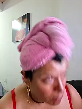 Snapshot of Hanna_Kieran chatting on 10.26.25 Hanna Kieran online show from 10.26.25