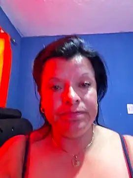 Snapshot of Hanna_Kieran chatting on 11.21.25 Hanna Kieran online show from 11.21.25