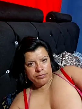 Snapshot of Hanna_Kieran chatting on 11.25.25 Hanna Kieran online show from 11.25.25