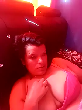 Snapshot of Hanna_Kieran chatting on 11.27.25 Hanna Kieran online show from 11.27.25