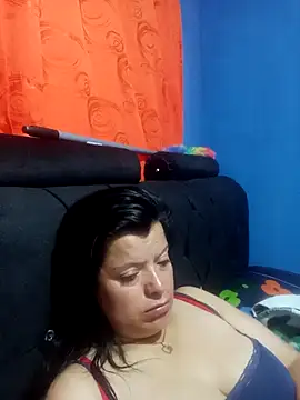 Snapshot of Hanna_Kieran chatting on 11.28.25 Hanna Kieran online show from 11.28.25