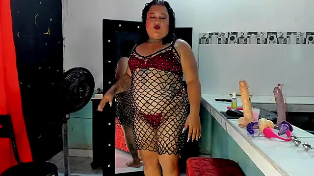 Snapshot of Kat_Valen chatting on 10.28.25 Kat Valen online show from 10.28.25