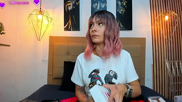 Snapshot of alesziarose chatting on 09.13.25 alesziarose online show from 09.13.25