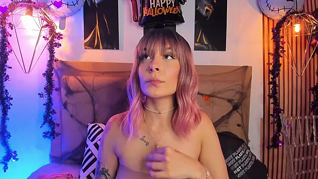 Snapshot of alesziarose chatting on 10.08.25 alesziarose online show from 10.08.25