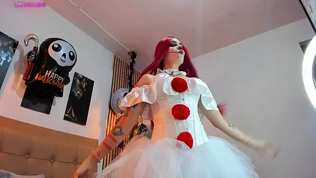 Snapshot of alesziarose chatting on 10.31.25 alesziarose online show from 10.31.25