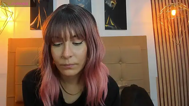 Snapshot of alesziarose chatting on 11.15.25 alesziarose online show from 11.15.25