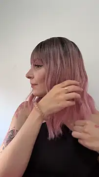 Snapshot of alesziarose chatting on 11.17.25 alesziarose online show from 11.17.25