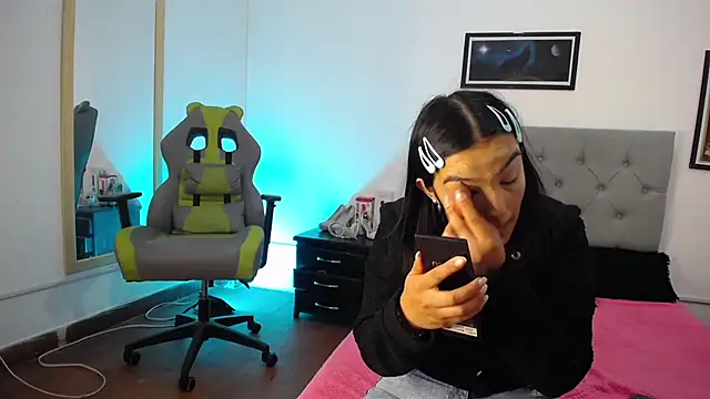 Esmeraldaa- online show from 10.08.25