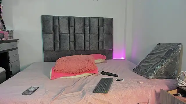 Esmeraldaa- online show from 04.09.26