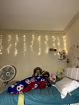 Snapshot of effie_castroo chatting on 10.30.25 effie castroo online show from 10.30.25