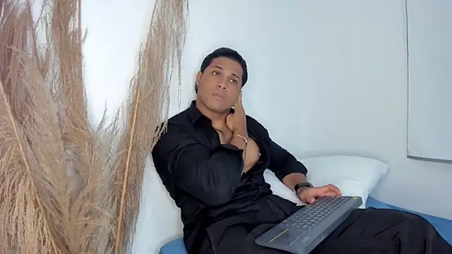 Snapshot of Evansdark1 chatting on 02.14.26 Evansdark1 online show from 02.14.26