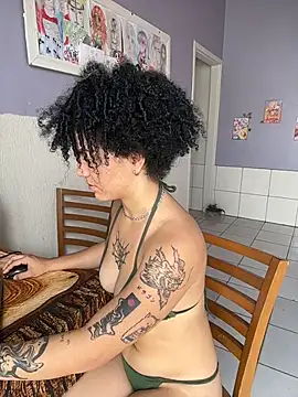 Snapshot of CamillyBlum chatting on 10.24.25 CamillyBlum online show from 10.24.25