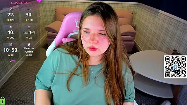 Chloee White online show from 10.04.25