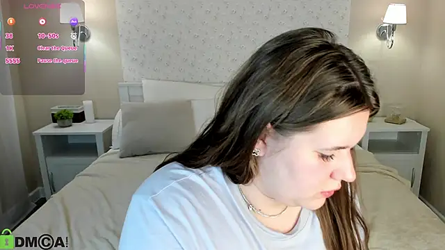 Chloee White online show from 10.12.25