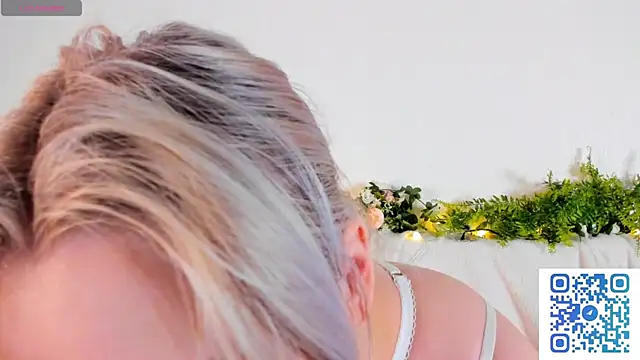 Snapshot of girlllsooft chatting on 10.05.25 girlllsooft online show from 10.05.25