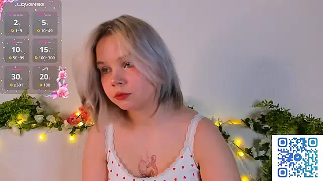 Snapshot of girlllsooft chatting on 10.08.25 girlllsooft online show from 10.08.25