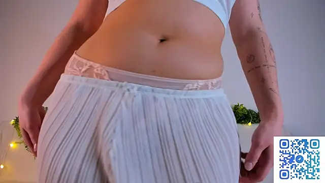 Snapshot of girlllsooft chatting on 10.22.25 girlllsooft online show from 10.22.25