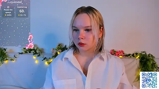 Snapshot of girlllsooft chatting on 11.16.25 girlllsooft online show from 11.16.25