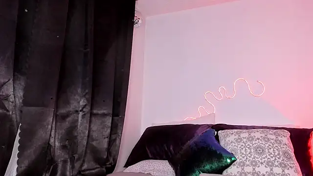 Londonttipton online show from 04.07.26