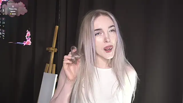 Snapshot of MaeEversley chatting on 09.10.25 MaeEversley online show from 09.10.25