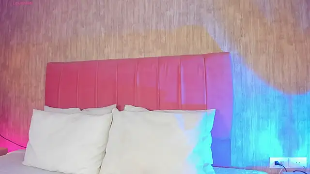 Snapshot of Kendra_kobein chatting on 11.25.25 Kendra kobein online show from 11.25.25