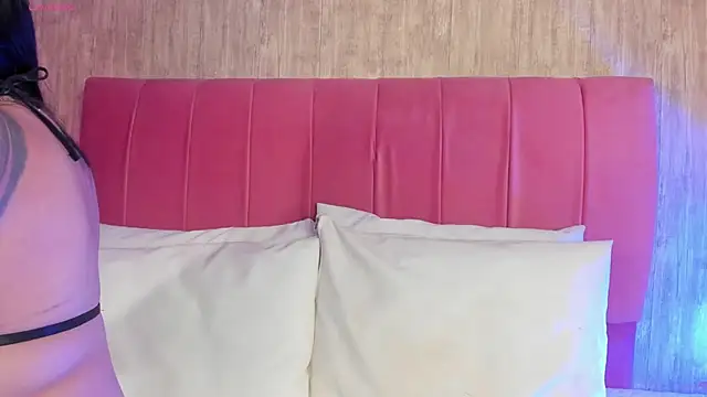 Snapshot of Kendra_kobein chatting on 12.13.25 Kendra kobein online show from 12.13.25