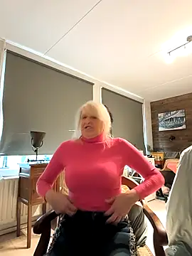 Snapshot of SexyKato001 chatting on 10.17.25 SexyKato001 online show from 10.17.25