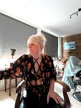 Snapshot of SexyKato001 chatting on 10.19.25 SexyKato001 online show from 10.19.25