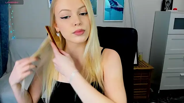 KatherineePierce online show from 04.19.26