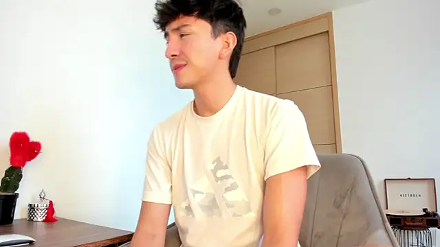 sweettaaron01 online show from 10.04.25