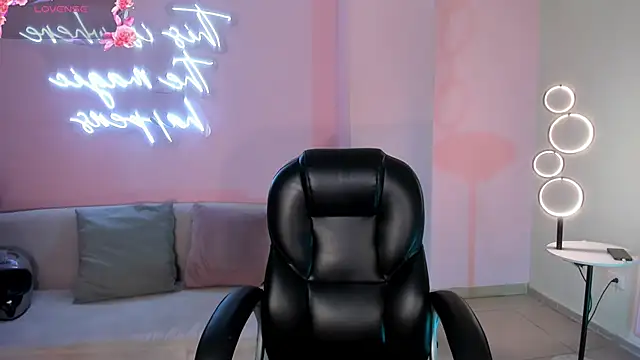 IsabellaMoreau online show from 06.12.26