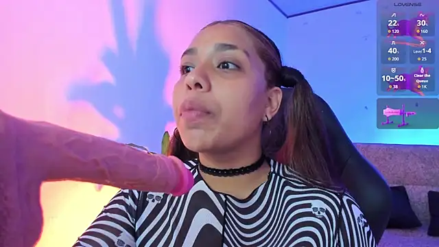 Snapshot of giselle_upp chatting on 11.28.25 giselle upp online show from 11.28.25