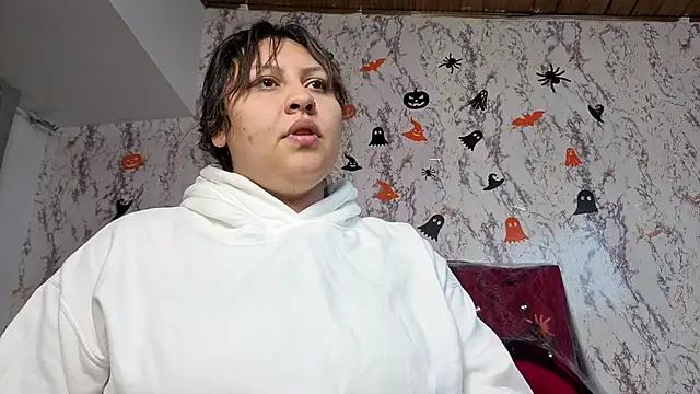 Larissa Antonella online show from 10.25.25