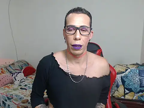 Snapshot of afrodit_25 chatting on 10.17.25 afrodit 25 online show from 10.17.25