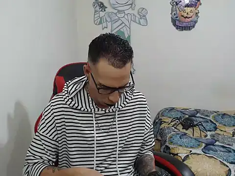 Snapshot of afrodit_25 chatting on 10.25.25 afrodit 25 online show from 10.25.25