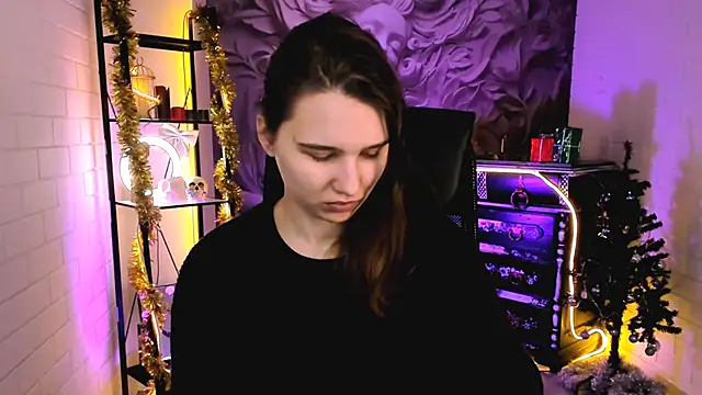 Snapshot of TessaMill chatting on 02.05.26 TessaMill online show from 02.05.26