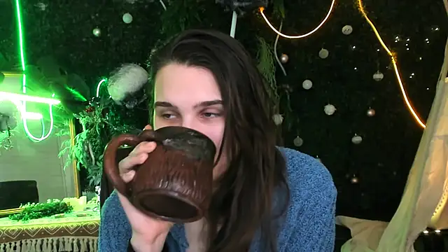 Snapshot of TessaMill chatting on 02.14.26 TessaMill online show from 02.14.26